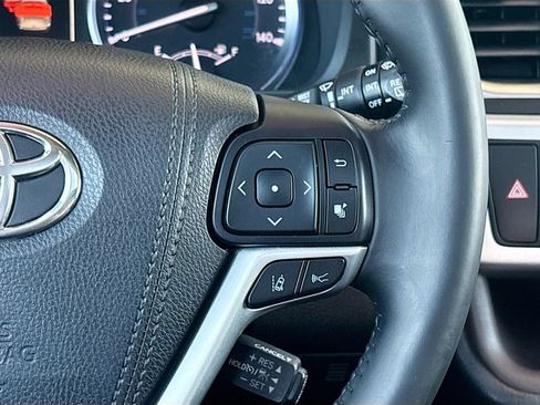 Used 2017 Toyota Highlander Limited AWD/4WD image 12