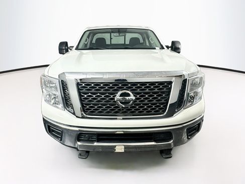 Used 2018 Nissan Titan SV w/ SV Convenience Package AWD/4WD image 2