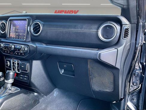 Used 2018 Jeep Wrangler Unlimited Sahara AWD/4WD image 27