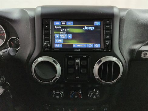 Certified 2017 Jeep Wrangler Unlimited Rubicon image 28