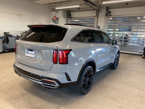 Used 2022 Kia Sorento SX image 5