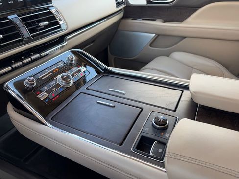 Used 2024 Lincoln Navigator Reserve image 20