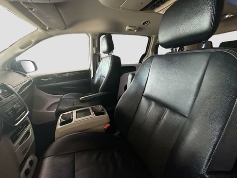 Used 2015 Chrysler Town & Country Touring-L w/ Driver Convenience Group FWD image 20