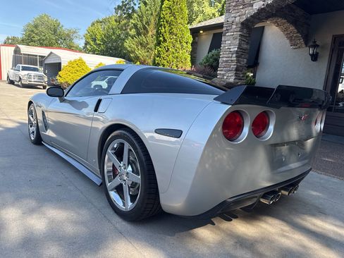 Used 2007 Chevrolet Corvette Coupe w/ Performance Package RWD image 3