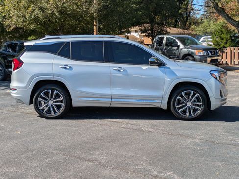 Used 2020 GMC Terrain Denali w/ Denali Premium Package image 9