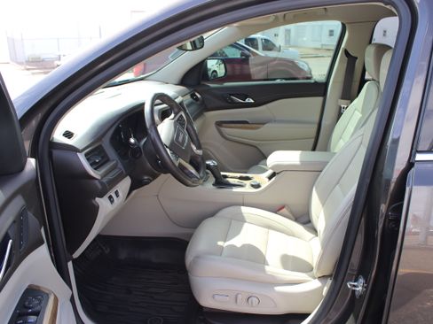 Used 2019 GMC Acadia Denali w/ Technology Package AWD/4WD image 23