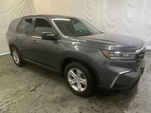 Used 2023 Honda Pilot LX image 2