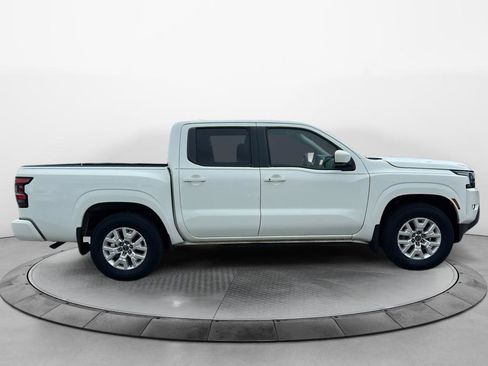Used 2022 Nissan Frontier SV RWD image 2