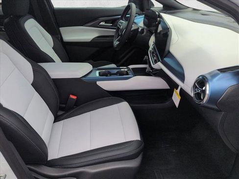 Used 2026 Chevrolet Equinox EV LT FWD image 29