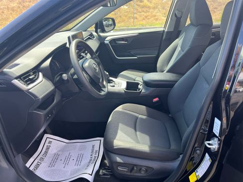 Certified 2025 Toyota RAV4 XLE AWD/4WD image 11