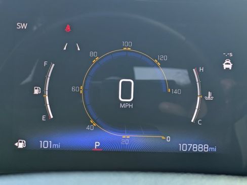 Used 2024 Chevrolet Trax RS w/ Sunroof Package FWD image 11