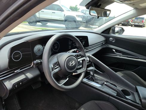 Used 2024 Hyundai Elantra SEL FWD image 10