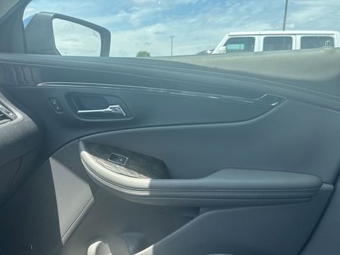 Used 2014 Chevrolet Impala LT FWD image 13