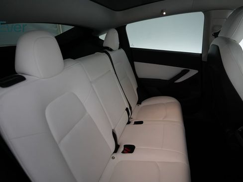 Used 2022 Tesla Model Y Performance AWD/4WD image 5