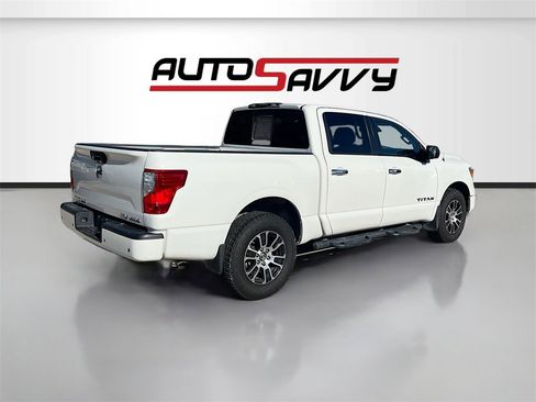 Used 2021 Nissan Titan SV w/ SV Convenience Package image 7