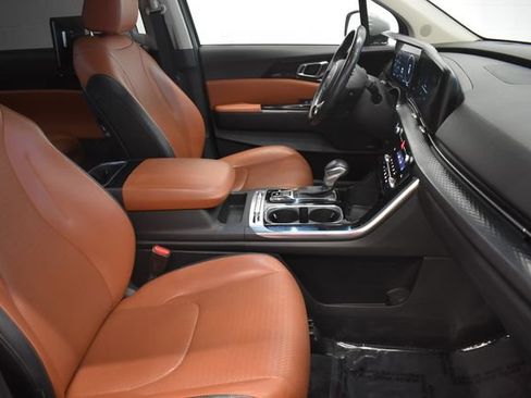Used 2022 Kia Carnival SX Prestige FWD image 19