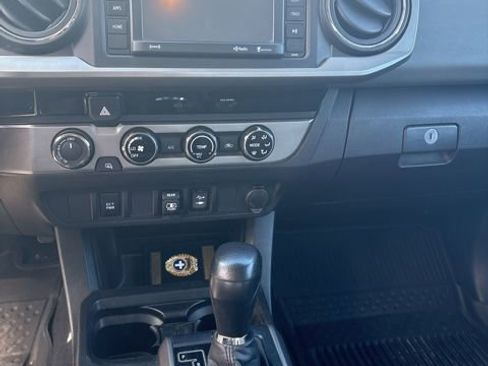 Used 2018 Toyota Tacoma SR5 AWD/4WD image 8