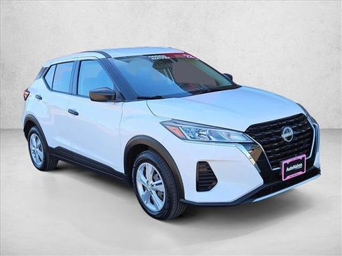 Used 2022 Nissan Kicks S FWD image 3