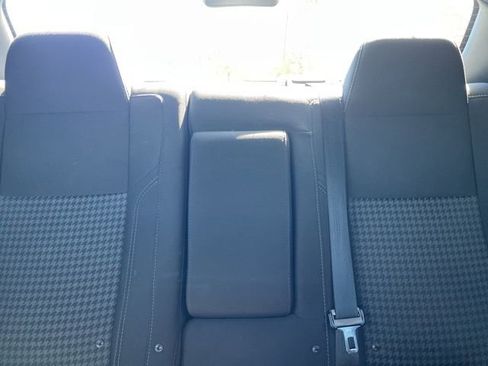 Used 2015 Dodge Challenger SXT image 11