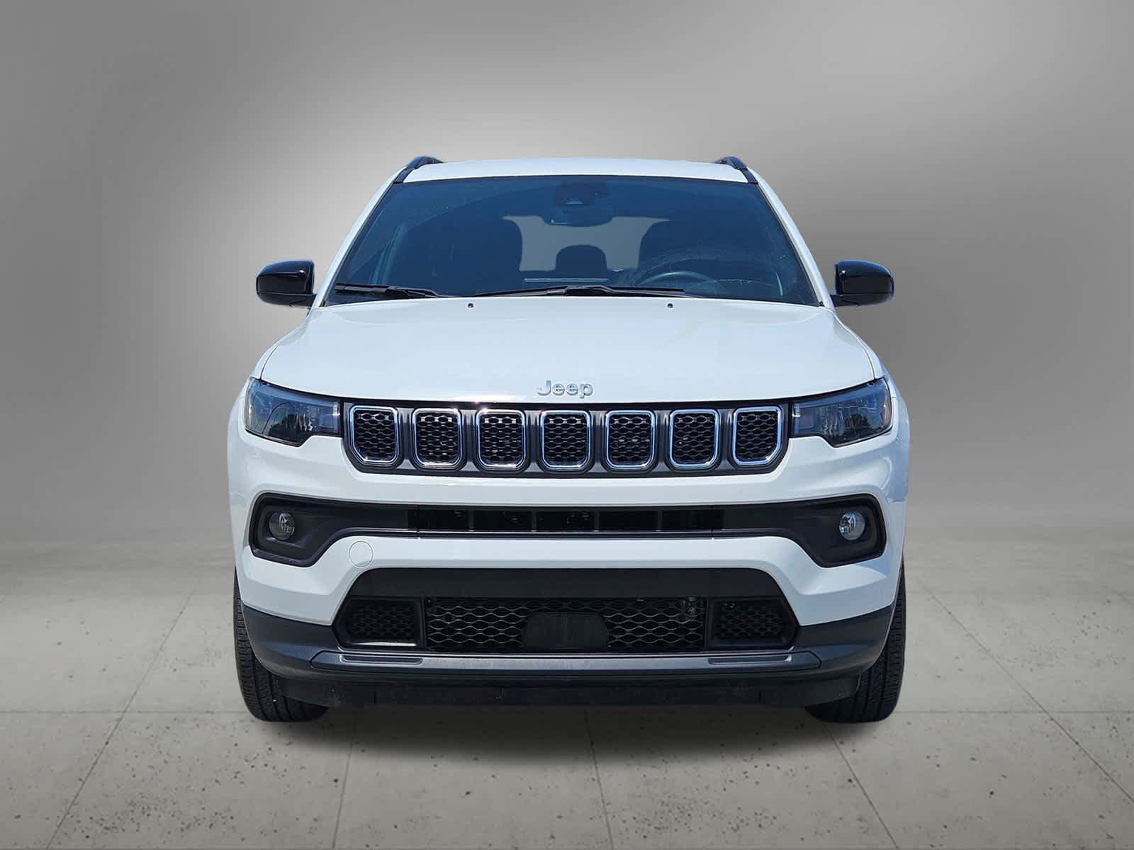 Used 2024 Jeep Compass Latitude AWD/4WD image 9