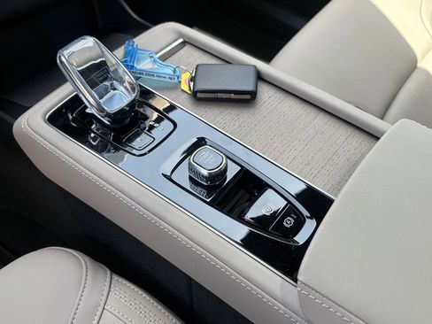 New 2026 Volvo XC90 B6 Plus w/ Protection Package Premier image 12