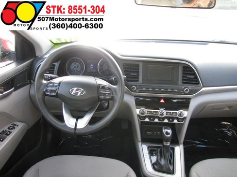 Used 2020 Hyundai Elantra SE image 17