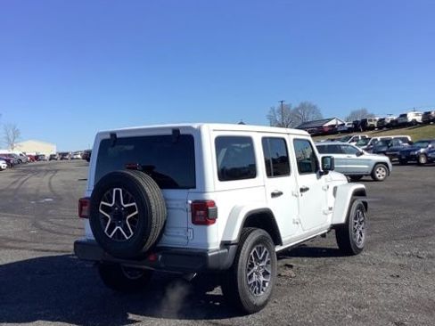 Certified 2025 Jeep Wrangler Sahara w/ Technology Group image 4