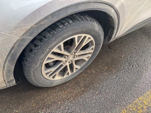 Used 2020 Ford Escape SEL image 8