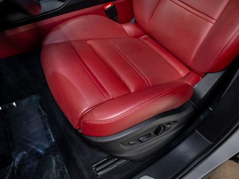 Used 2022 Porsche Cayenne S Platinum image 32