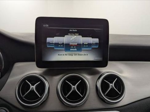 Used 2018 Mercedes-Benz GLA 250 4MATIC image 27