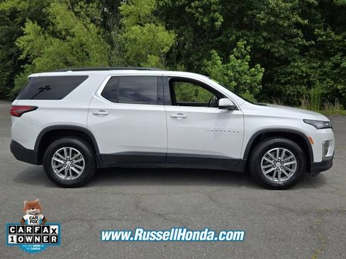 Used 2023 Chevrolet Traverse LT FWD image 2