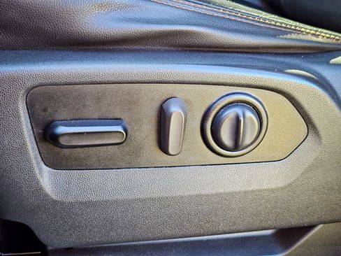 Used 2020 GMC Sierra 1500 AT4 w/ AT4 Premium Package image 17