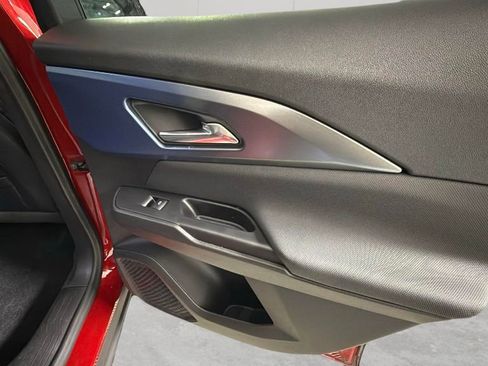 Used 2025 Chevrolet Equinox EV LT w/ Convenience Package image 32