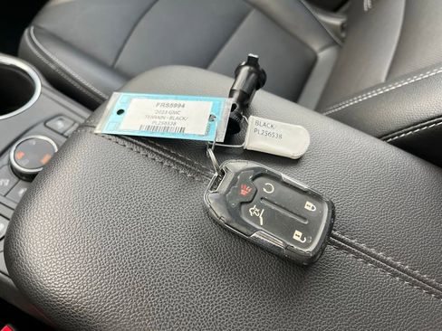 Used 2023 GMC Terrain SLT image 32