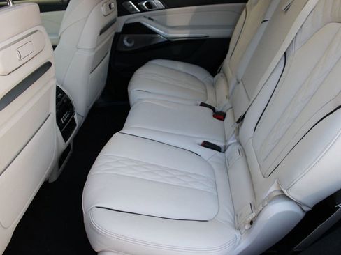 New 2026 BMW X7 M60i image 15