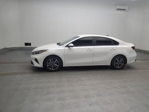 Used 2022 Kia Forte LXS image 2