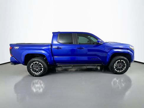 Certified 2025 Toyota Tacoma TRD Sport AWD/4WD image 4