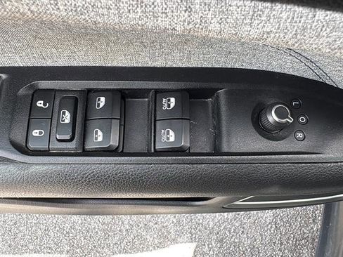 Used 2022 Jeep Compass Latitude FWD image 26