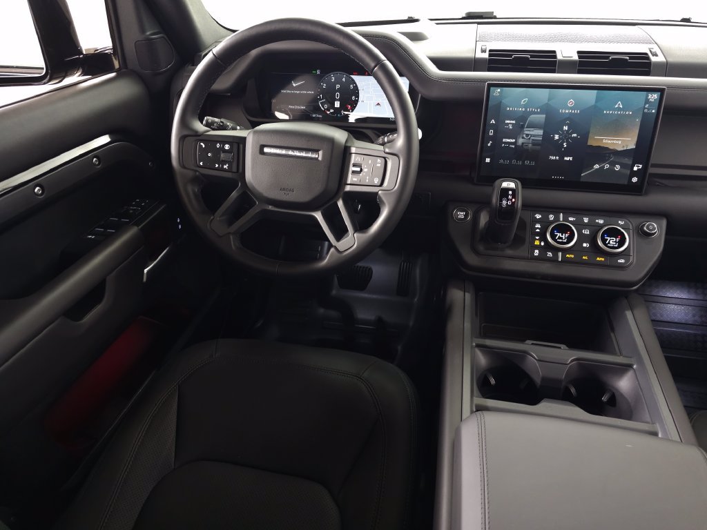 Used 2025 Land Rover Defender 110 X-Dynamic SE AWD/4WD image 19