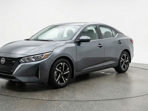 Used 2025 Nissan Sentra SV image 3