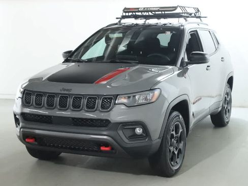 Used 2023 Jeep Compass Trailhawk w/ Trailhawk Convenience Group AWD/4WD image 1