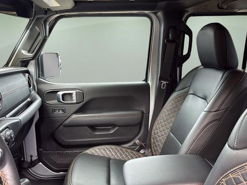 Used 2022 Jeep Gladiator Overland image 12