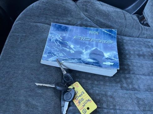 Used 2001 Chevrolet S10 Pickup LS w/ Preferred Equipment Group image 8