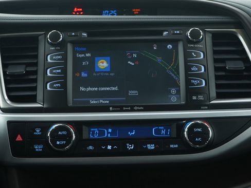 Used 2019 Toyota Highlander XLE image 20