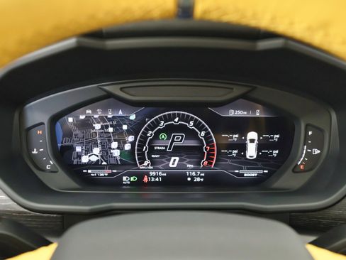 Used 2022 Lamborghini Urus image 44