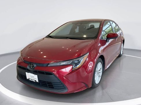 Used 2024 Toyota Corolla LE w/ LE Convenience Package FWD image 1