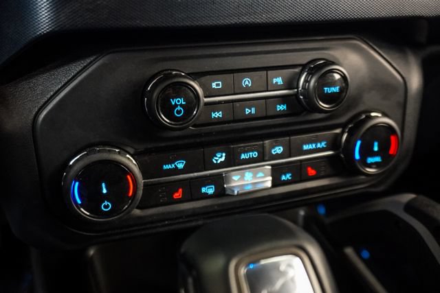 Used 2022 Ford Bronco Outer Banks AWD/4WD image 16
