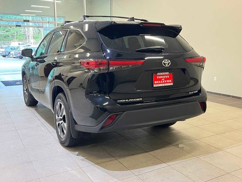 Certified 2023 Toyota Highlander XLE image 4