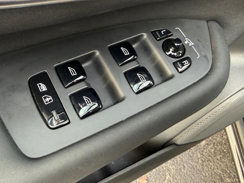 Certified 2025 Volvo XC90 B6 Plus image 15