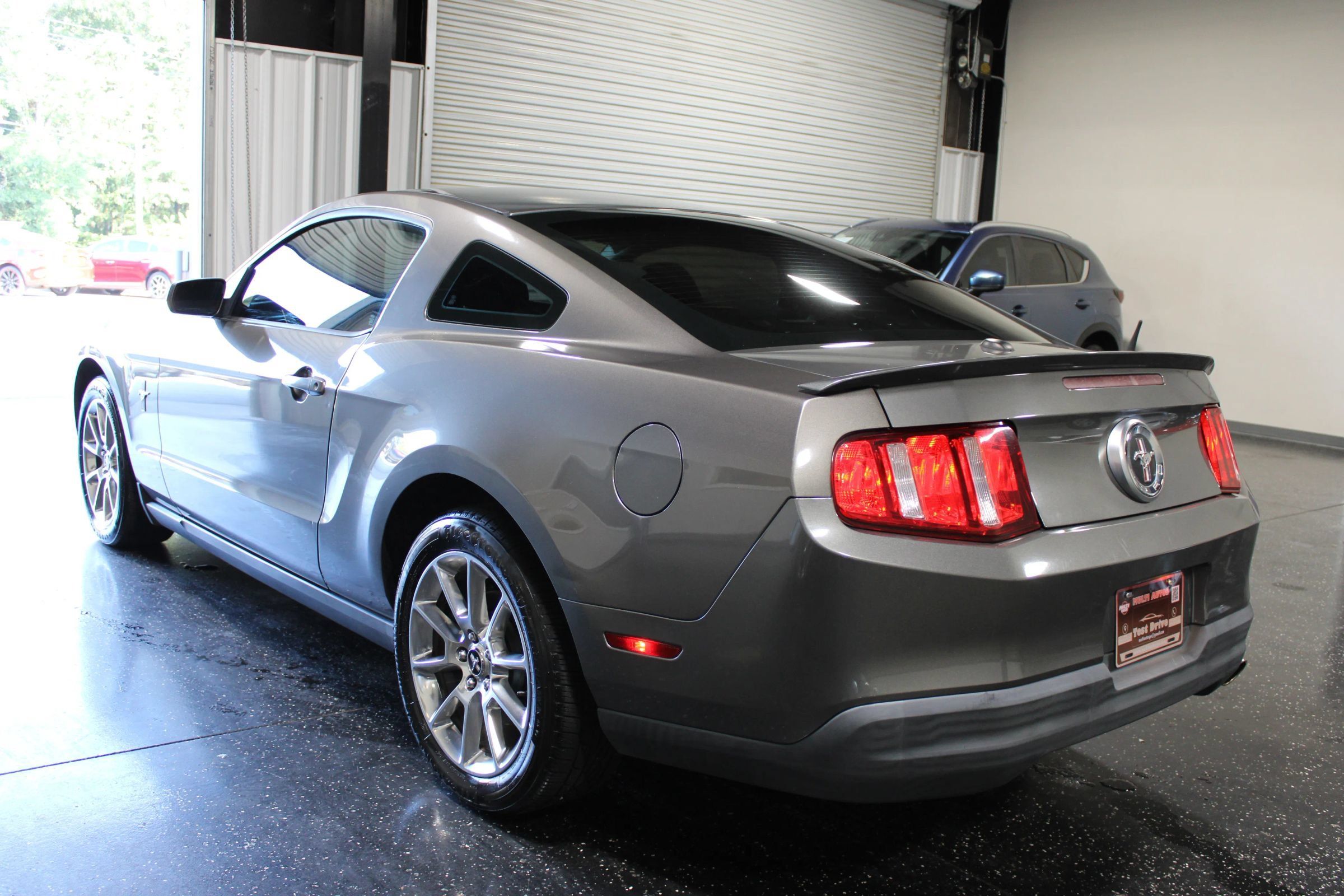 Used 2010 Ford Mustang Coupe RWD image 5